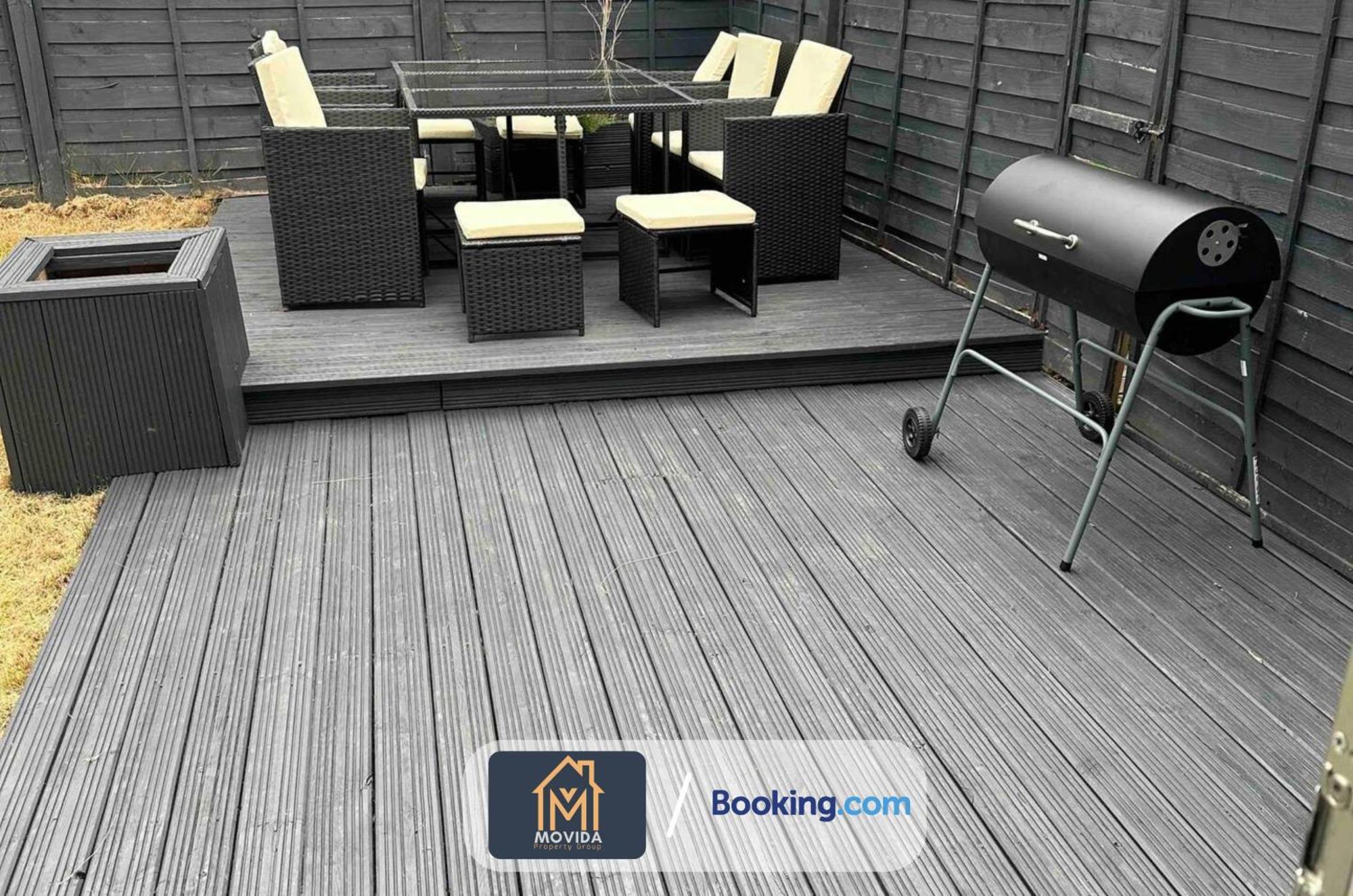 Movida Modern: 6-Bedroom House with Games Room Leeds  Exterior photo