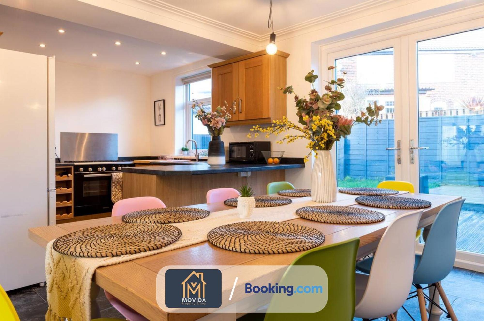 Movida Modern: 6-Bedroom House with Games Room Leeds  Exterior photo