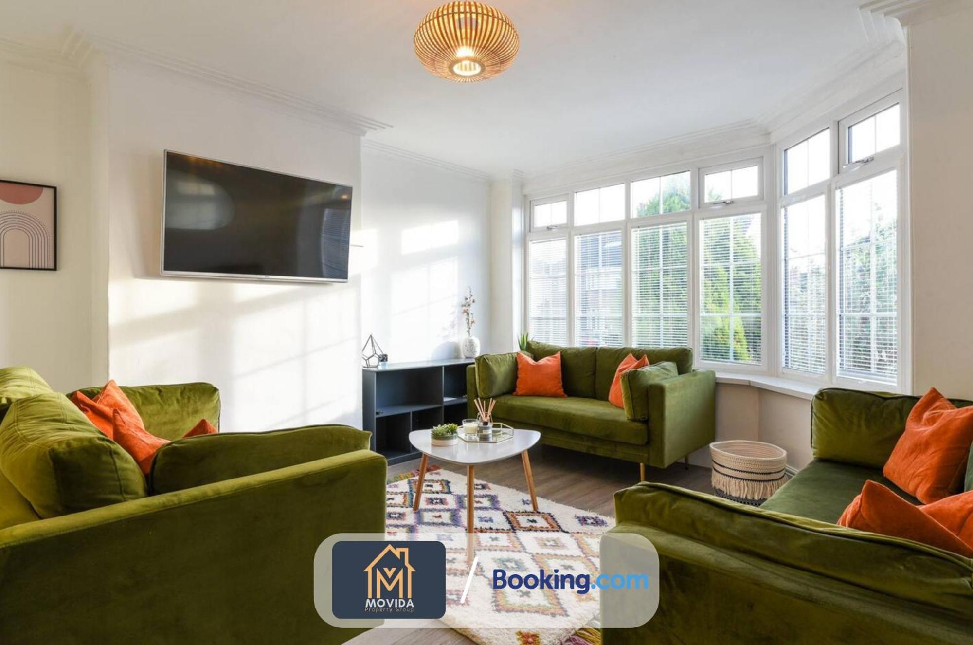 Movida Modern: 6-Bedroom House with Games Room Leeds  Exterior photo